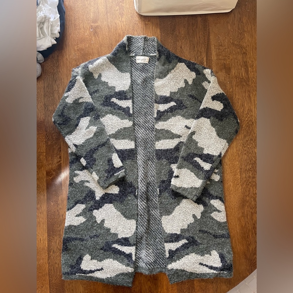 Dreamers Camo Cardigan - sz Small